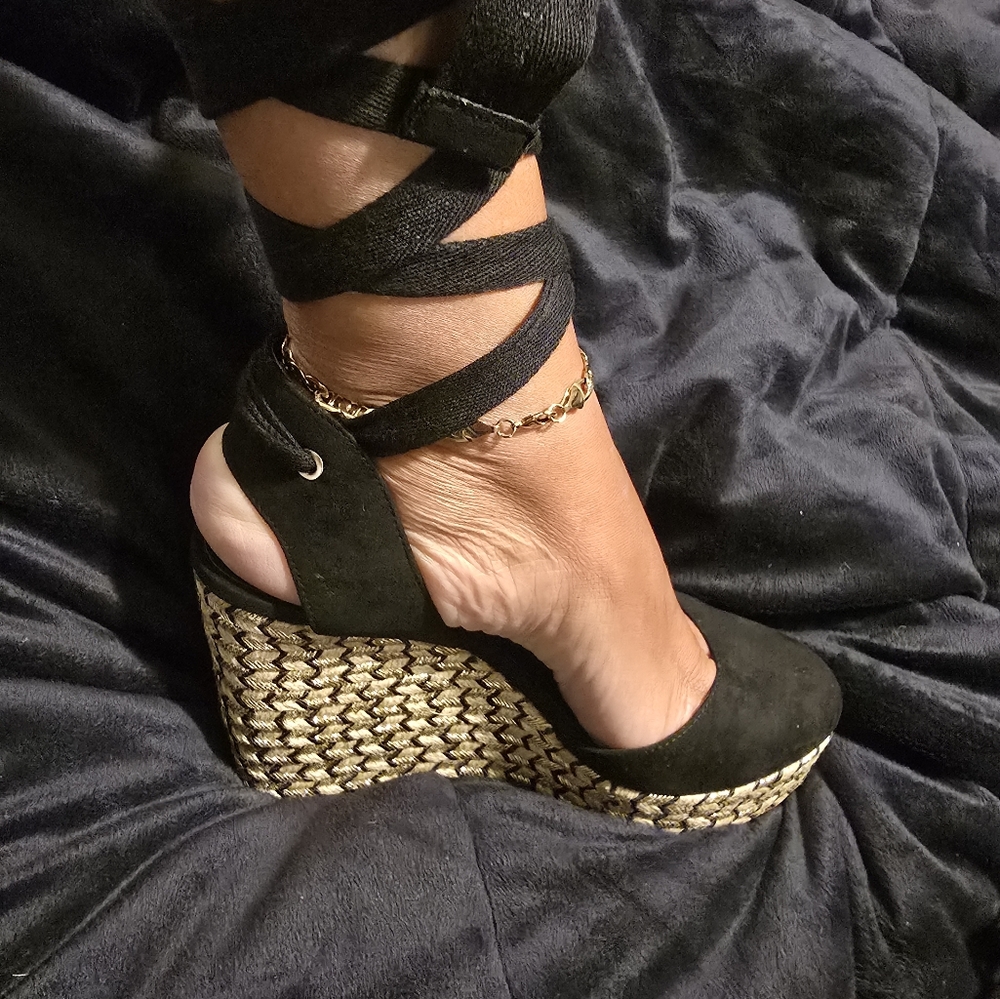 JLo Elegant Black and Gold Wedge Sandals